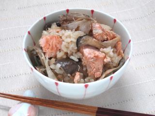 秋鮭ときのこの炊き込みご飯