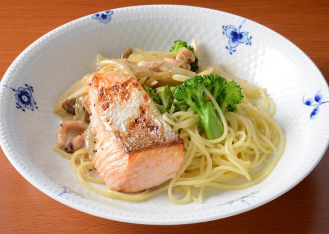 いかの塩辛を使った秋鮭ときのこのクリームパスタ おすすめレシピ スーパーマーケット Tsuruya ツルヤ