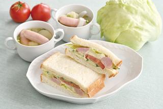 あらびきフランクのミックスサンド