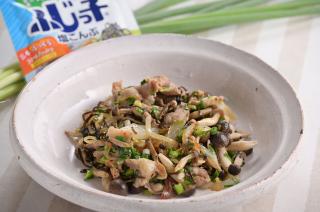 豚肉としめじの塩昆布炒め