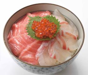 まぐろと鯛のお祝い紅白丼