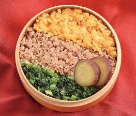 簡単に作れる お弁当のおかず　三色そぼろ（鶏・卵・小松菜）